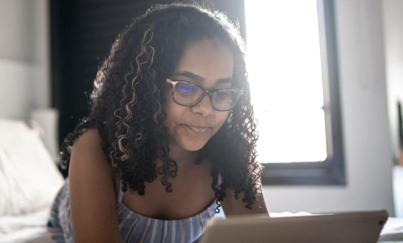 NYC gave thousands of students iPads. For English learners, those devices have not been up to the task NYC gave thousands of students iPads. For English learners, those devices have not been up to the task